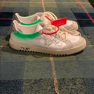 Men’s size 10 Off whites